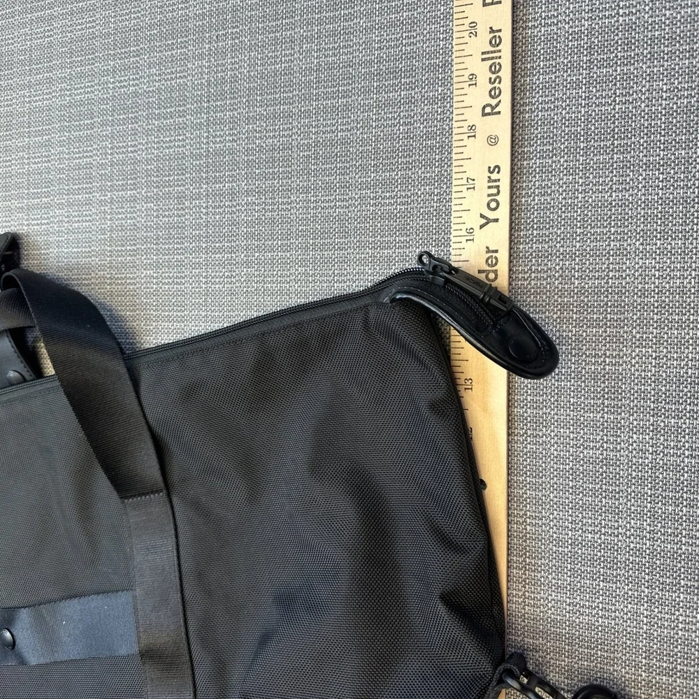 Tumi Subaru Black Ballistic Nylon Duffle Bag Travel Weekender‎ Carry On Shoulder